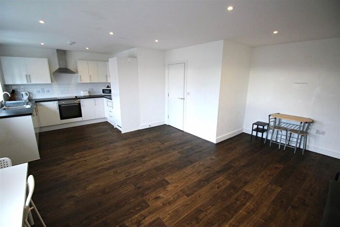 2 Bedroom Flat To Rent In Carisbrooke Road, Gosport, Hants, PO13