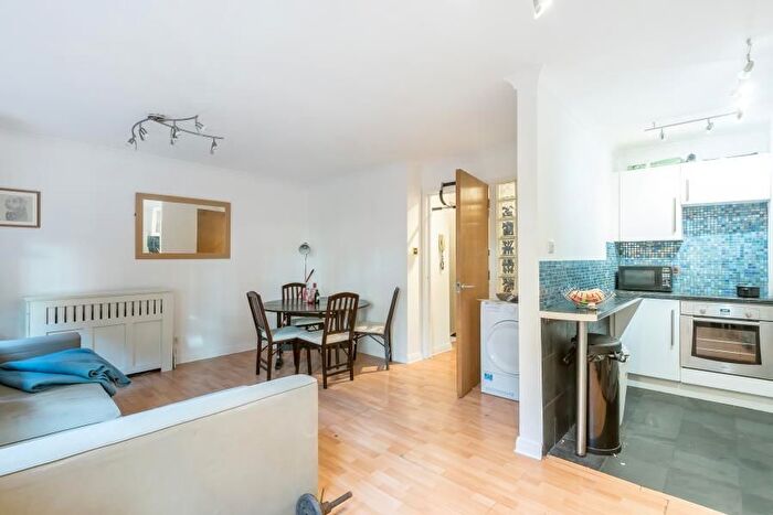 1 Bedroom Flat To Rent In High Street, Guildford, GU1