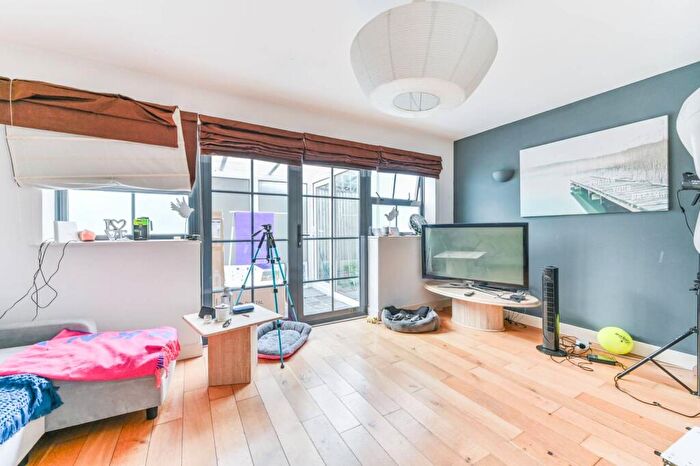 3 Bedroom Terraced House For Sale In Paddock Gardens, Crystal Palace, London, SE19