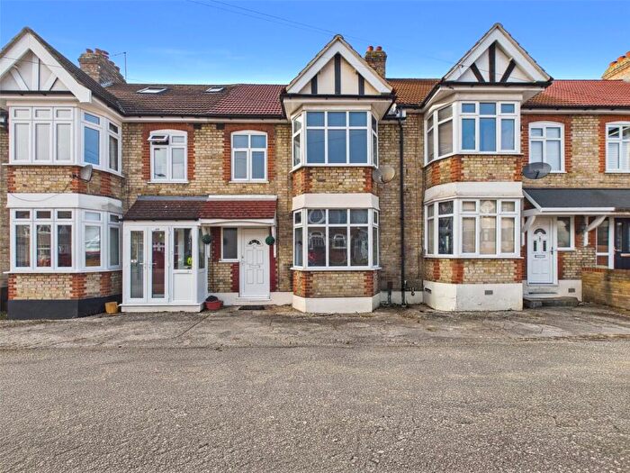 3 Bedroom Terraced House For Sale In Dorset Avenue, Romford, RM1