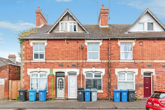 4 Bedroom Terraced House For Sale In Eskdaill Street, Kettering, NN16