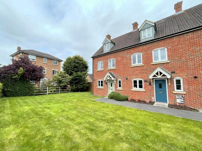 3 Bedroom End Of Terrace House To Rent In Swindon, Wiltshire, SN25