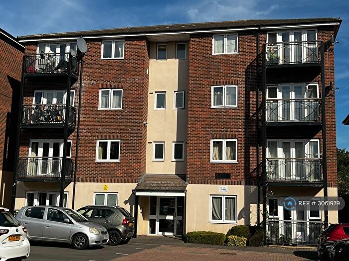 2 Bedroom Flat To Rent In Garside Court, London, N20