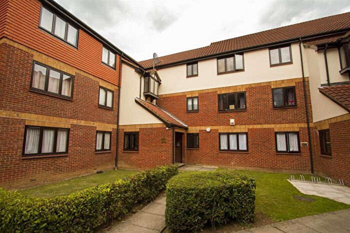 2 Bedroom Apartment To Rent In Fieldfare Ct, Falcon Way, Colindale, London, NW9