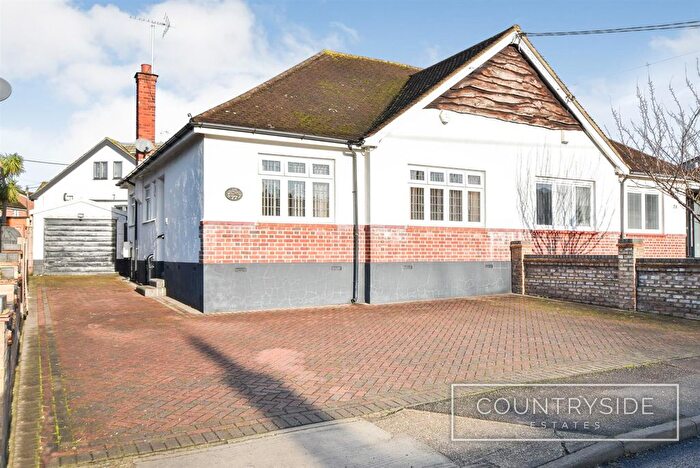 2 Bedroom Detached Bungalow For Sale In Thundersley Park Road, Benfleet, SS7