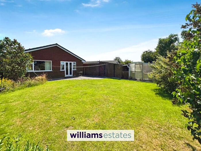 3 Bedroom Bungalow For Sale In Maes Cantaba, Ruthin, LL15