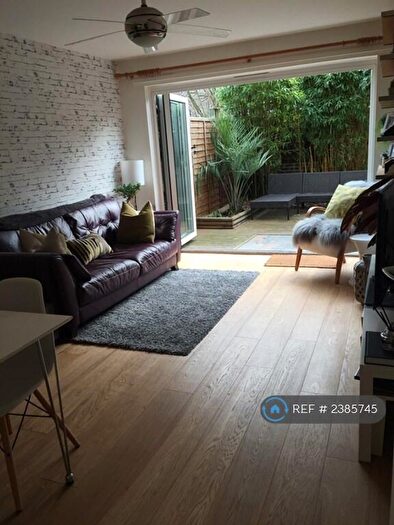 1 Bedroom Flat To Rent In Ingram Close, London, SE11