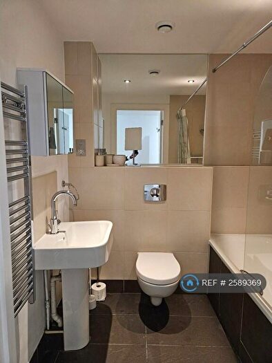 2 Bedroom Flat To Rent In Basilica, Leeds, LS1