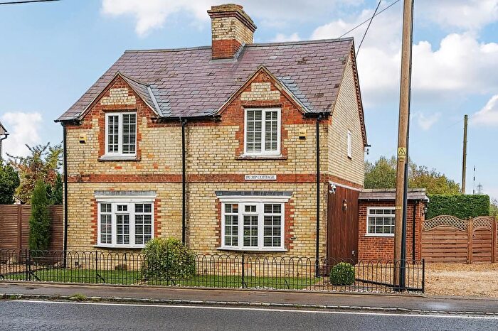 3 Bedroom Cottage To Rent In Bicester Road, Kingswood, HP18