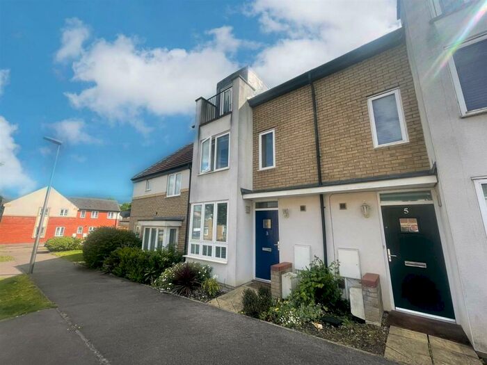 4 Bedroom Town House To Rent In Gyosei Gardens, Willen Park, Milton Keynes, MK15