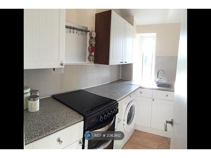 2 Bedroom Flat To Rent In St Andrews, Bristol, BS6