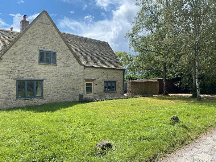 2 Bedroom House To Rent In High Cogges, Witney, OX29