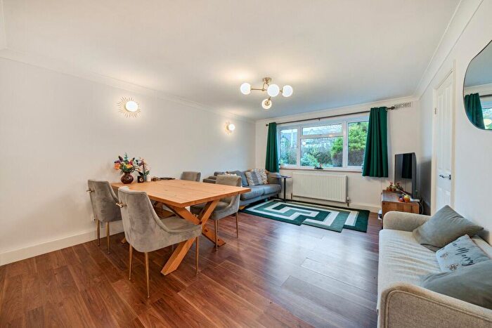 2 Bedroom Maisonette For Sale In Hawes Lane, West Wickham, Kent, BR4