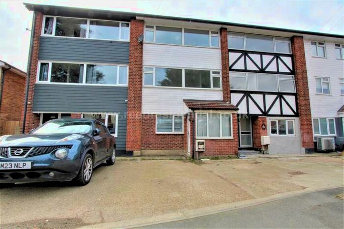 4 Bedroom Town House To Rent In Haron Close, Canvey Island, SS8
