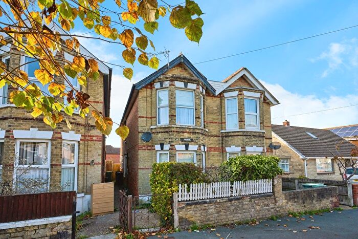 3 Bedroom Semi Detached House For Sale In Adelaide Grove, East Cowes, Isle Of Wight, PO32