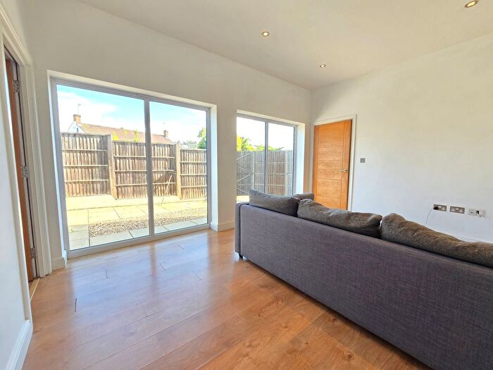 1 Bedroom Maisonette To Rent In High Street, Potters Bar, Potters Bar, EN6