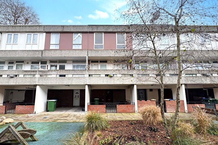 4 Bedroom Terraced House For Sale In Mangold Way, Erith, DA18