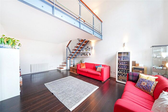 3 Bedroom Flat To Rent In Manor Gardens, London, N7