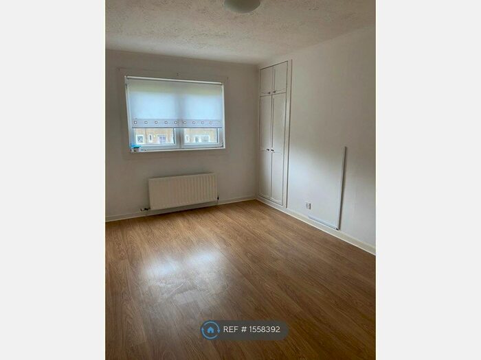 2 Bedroom Flat To Rent In Thrashbush Crescent, Wishaw, ML2