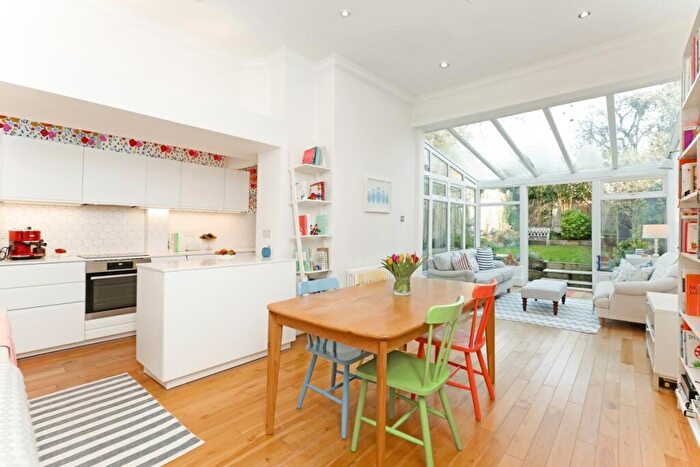 3 Bedroom Flat To Rent In Hillfield Park London, N10