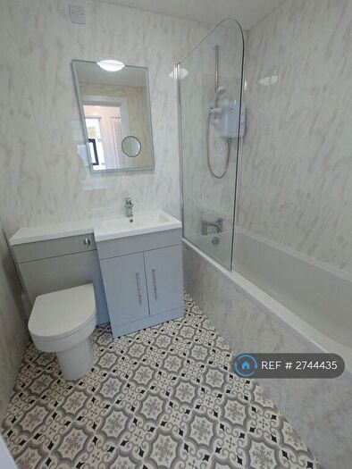 1 Bedroom Flat To Rent In Richmond Court, Cardiff, CF24