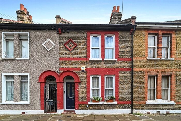 4 Bedroom Terraced House For Sale In Stevens Avenue, Hackney, London, E9