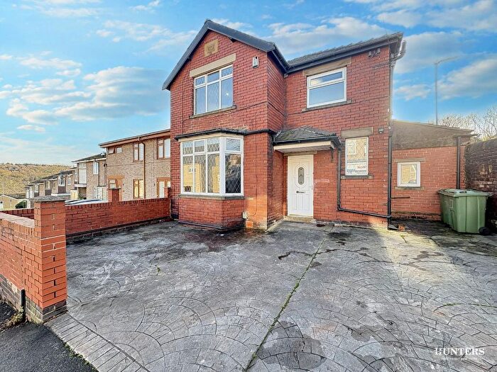4 Bedroom Detached House For Sale In , Upper Road, Dewsbury, WF13