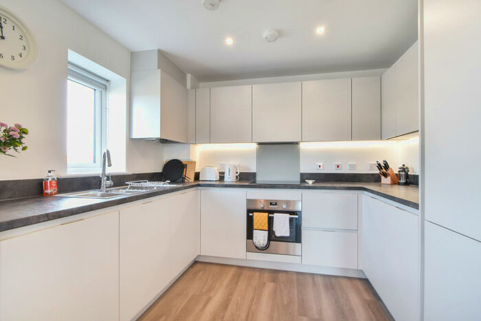 2 Bedroom Apartment To Rent In Amsterdam Way, Gravesend, DA11