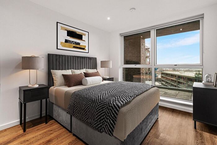 2 Bedroom Apartment To Rent In Silvertown Way, London, E16