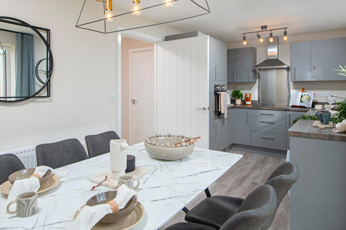 3 Bedroom Semi Detached House For Sale In Pontefract Lane, Newsam Green, Leeds, LS9