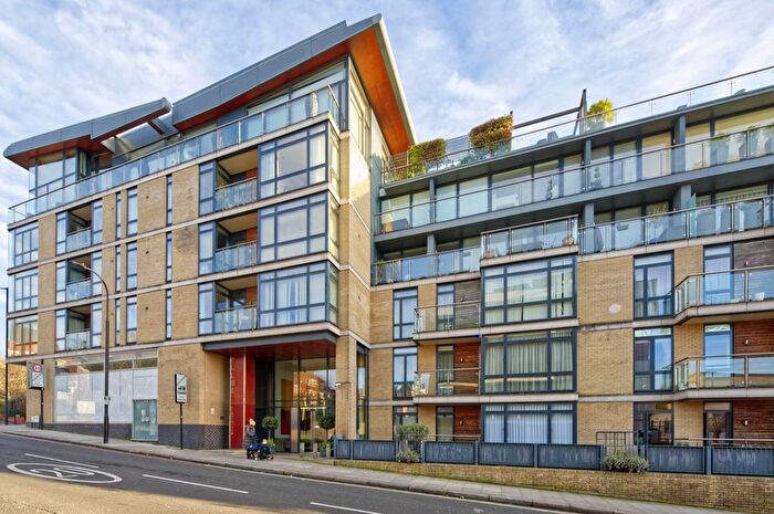 2 Bedroom Flat For Sale In Lymington Road, London, NW6