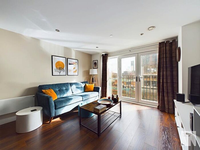 2 Bedroom Apartment To Rent In Wilburn Basin :: Salford, M5