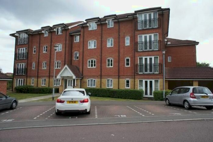 2 Bedroom Flat To Rent In Winnipeg Way, Broxbourne, EN10