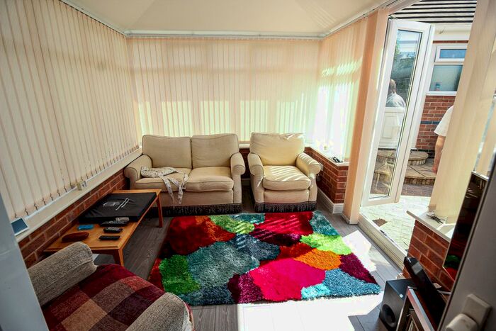 3 Bedroom Bungalow For Sale In Birchfield Drive, Worksop, S80