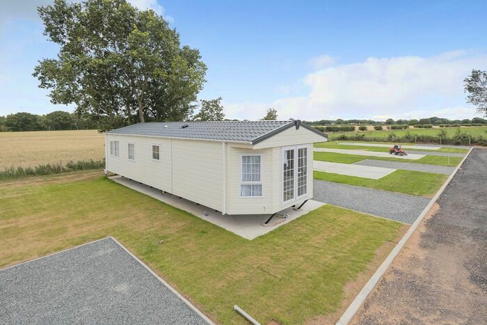 2 Bedroom Mobile/park Home For Sale In Eagle Road, Spalford, Newark, NG23