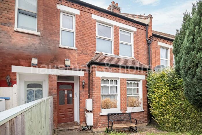 4 Bedroom Flat To Rent In Crewys Rd, Childs Hill, NW2