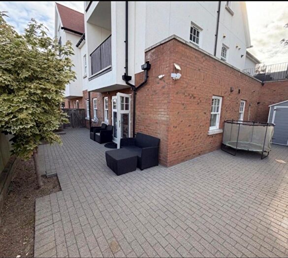 2 Bedroom Flat To Rent In Coombe Road West Wickham, CR0