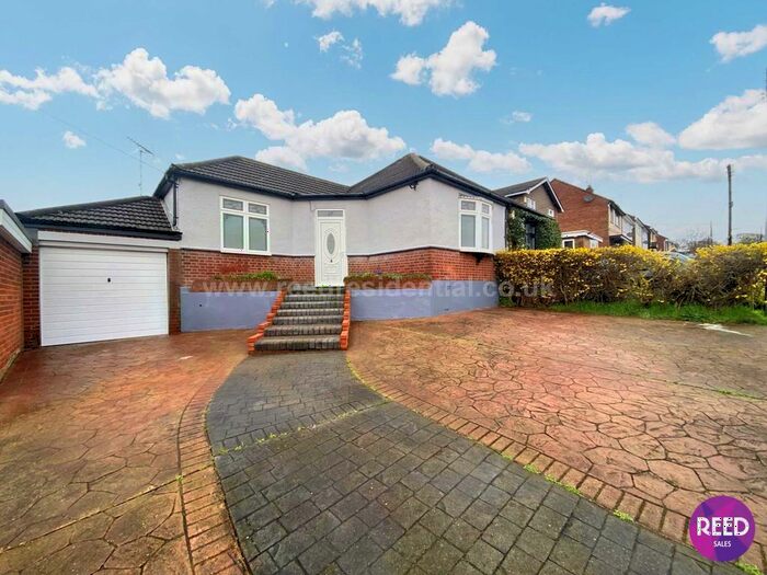 2 Bedroom Semi-Detached Bungalow To Rent In Eastwood, Leigh On Sea, SS9