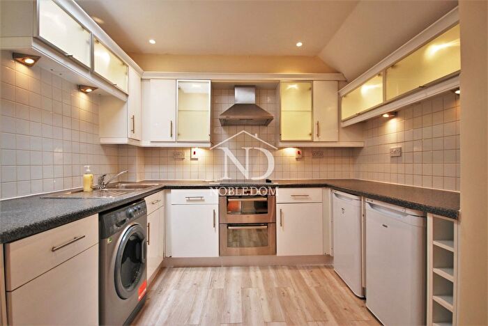 2 Bedroom Flat To Rent In Dominion Close, Hounslow, TW3