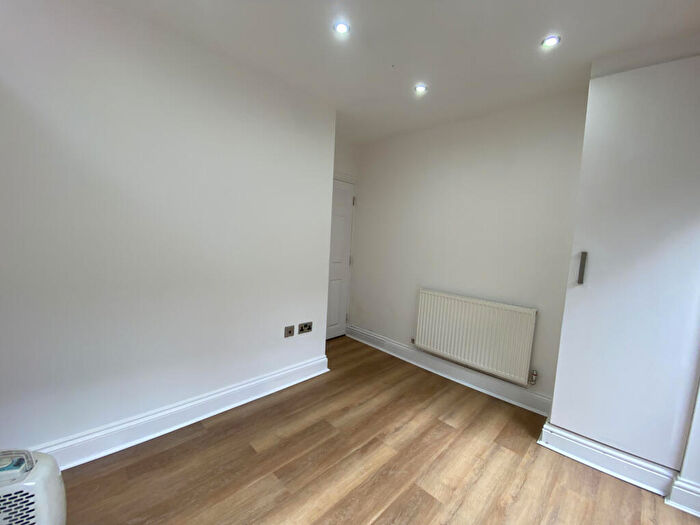 1 Bedroom Flat To Rent In Clifden Road, Hackney, E9