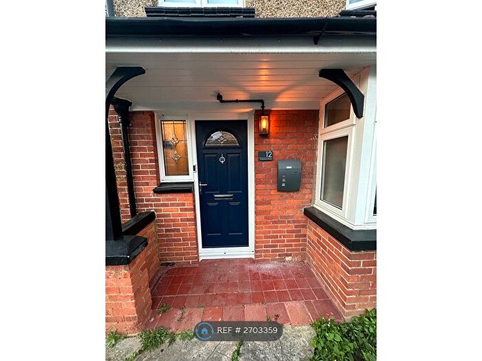 4 Bedroom Semi Detached House To Rent In St. Ronans Road, Reading, RG30