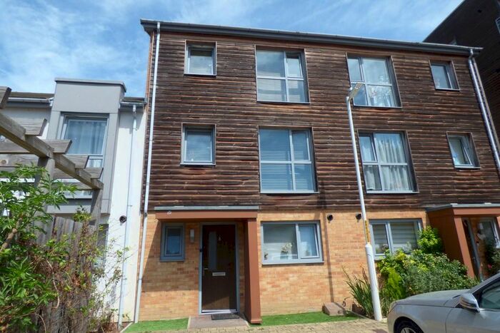 4 Bedroom Terraced House To Rent In Tumbling Dice Mews, Dartford, Kent, DA1