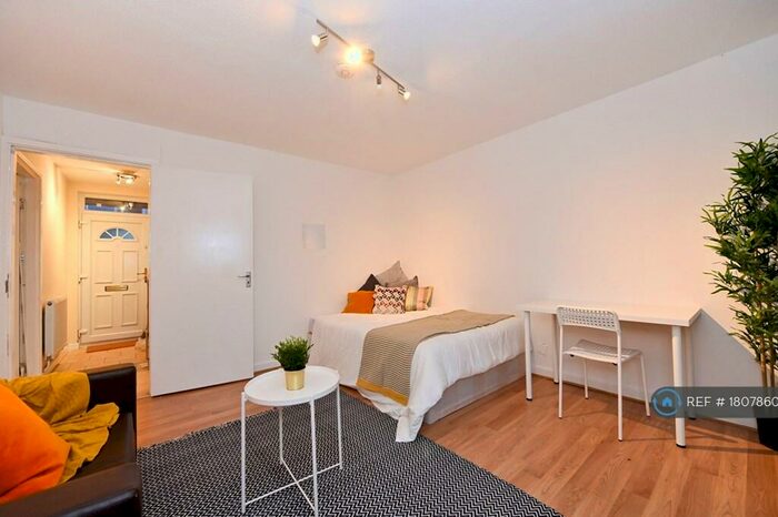 5 Bedroom Detached House To Rent In Centurion Close, London, N7