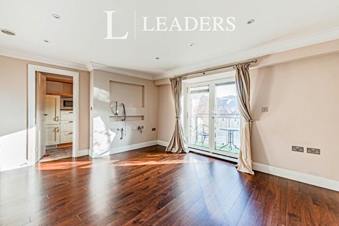 2 Bedroom Apartment To Rent In Kings Gate, Horsham, RH12