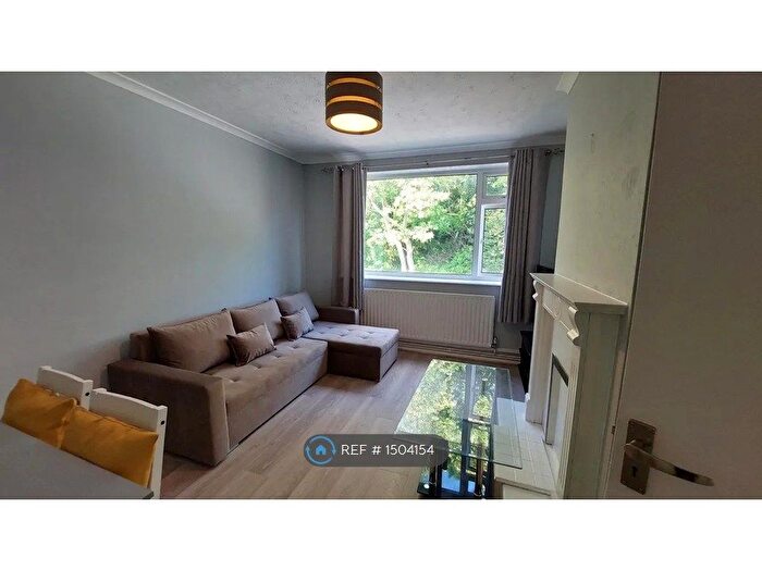 1 Bedroom Maisonette To Rent In Abercorn Road, London, NW7