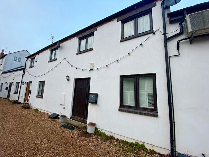 1 Bedroom Cottage To Rent In White Horse Yard, Stony Stratford, Milton Keynes, MK11