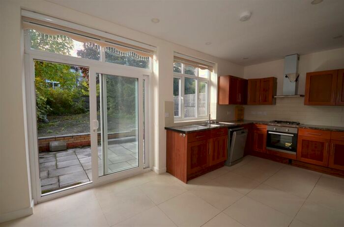 3 Bedroom House To Rent In The Drive, N11