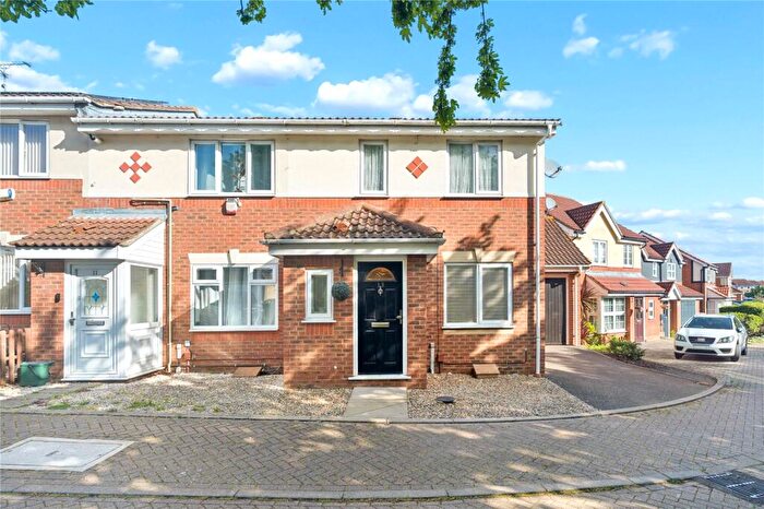 3 Bedroom End Of Terrace House For Sale In Cole Avenue, Chadwell St. Mary, Grays, Essex, RM16