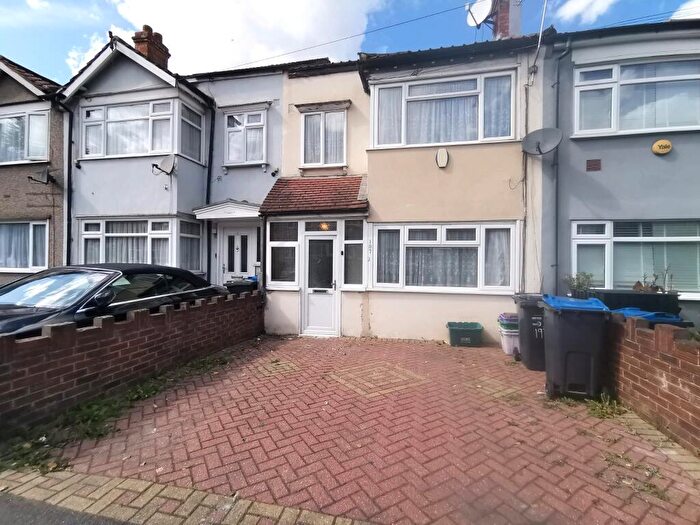3 Bedroom Terraced House To Rent In Grove Road, Mitcham, CR4