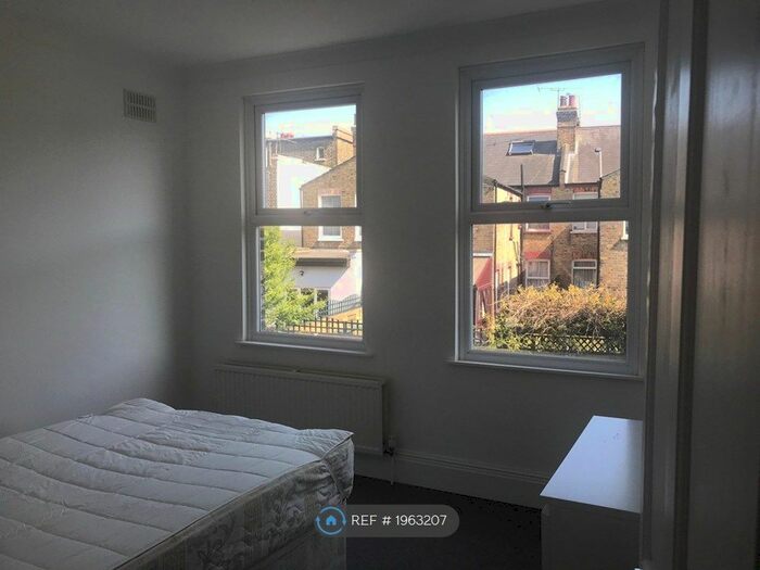 2 Bedroom Flat To Rent In Wood Green, London, N22
